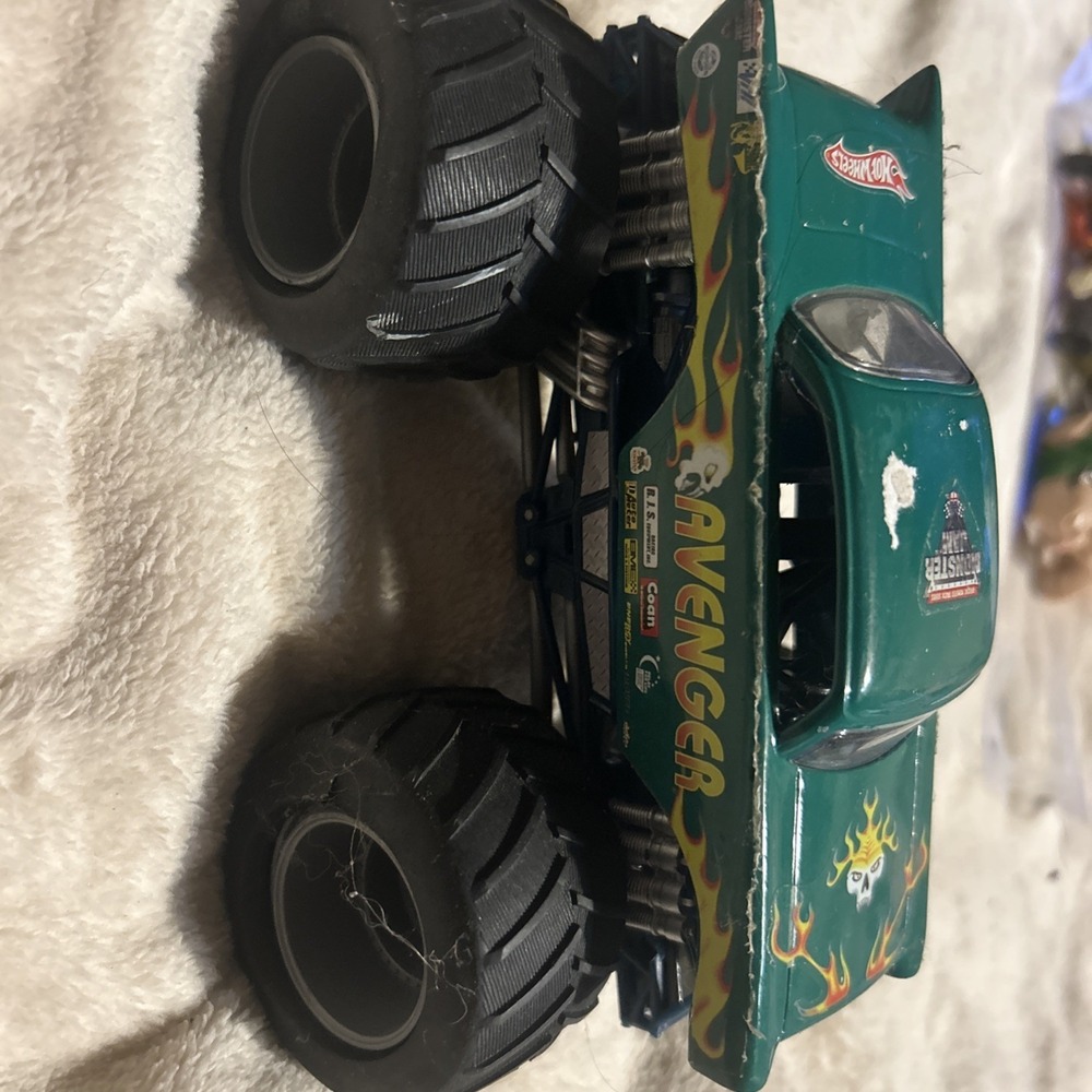Vintage Hot Wheels Monster Jam Avenger Green Blue Metal Base